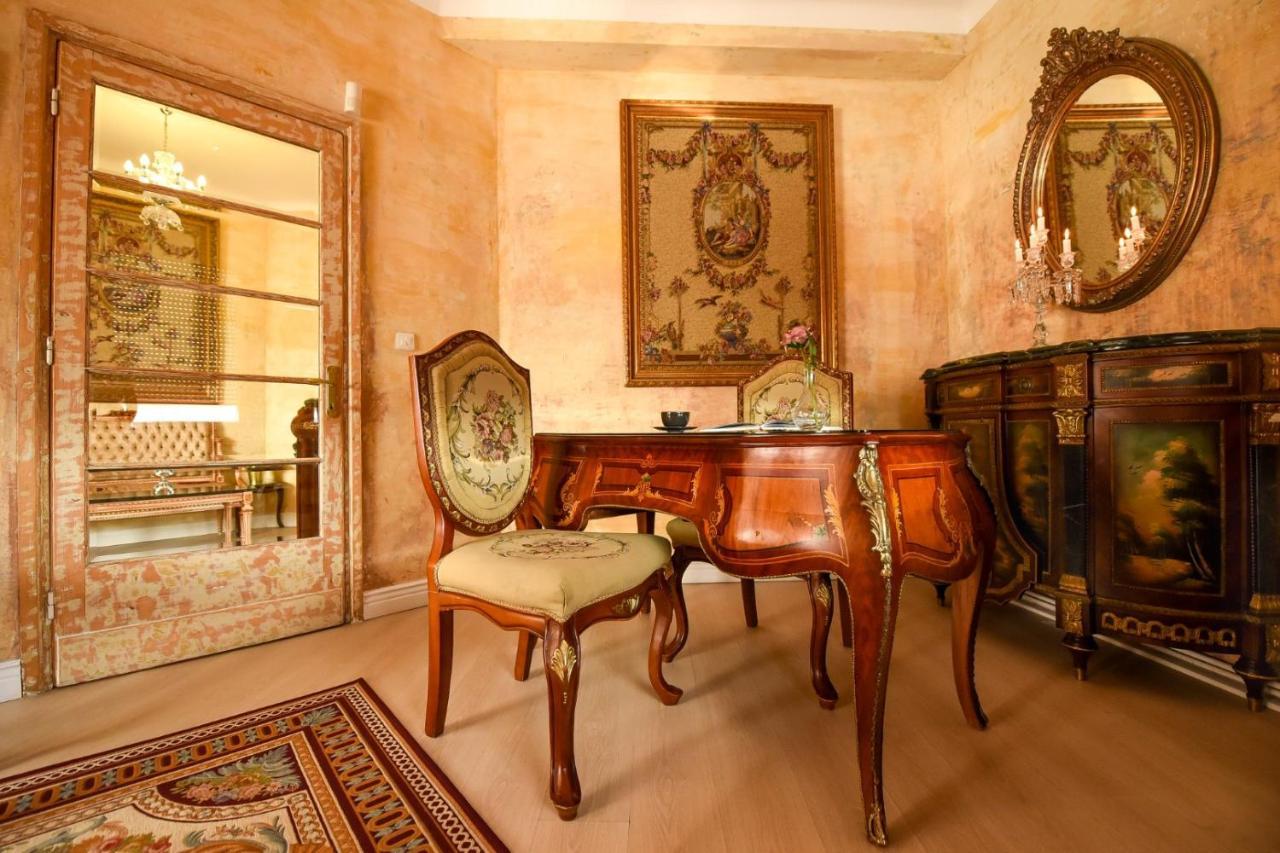 Апартаменти Baroque Splendor: Breathtaking Views & Design Бухарест Екстер'єр фото